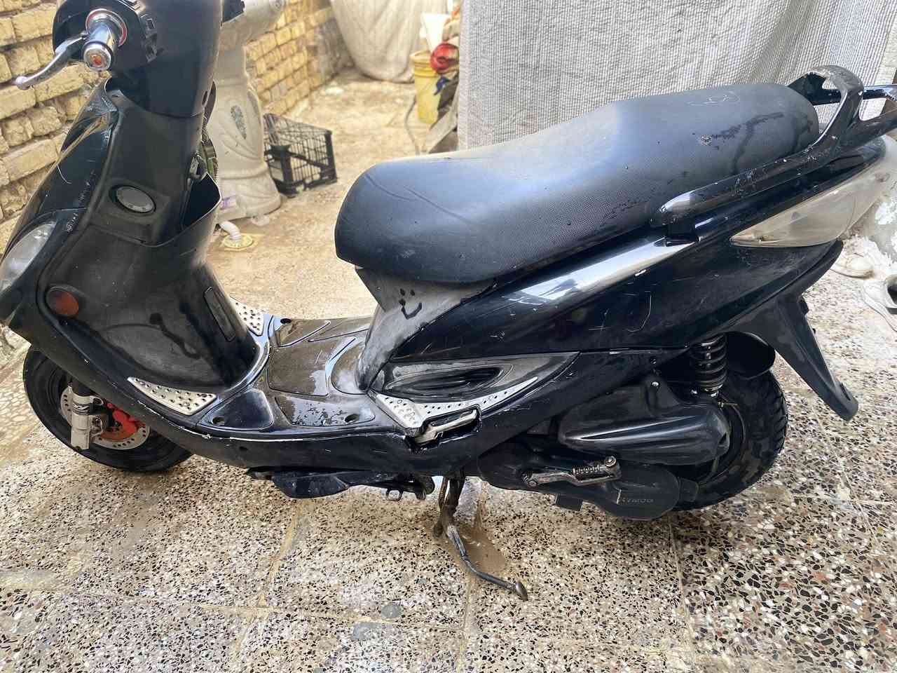 من رخصة الادمن كامكو G4 للبيع دراجه مجفته ماتنقص دهن ولا تبخر ، دبلات امامي خلفي رياضي ، صالنصه رياضي ، كفرات حلوه ونظيفه دراجه فقط هندر مايشتغل جاهزه نكره سلف ، كهربائيات حلوه لايت زينون عالي ناصي دراجه ماعايزه شي فقط هندر ومعدلها حلو مشي سريع بريك امامي دسك  سعر 400 وبي مجال للشراي مكاني نجف كوفه *********** مو شراي لاتراسل ولا تتصل 🤍
