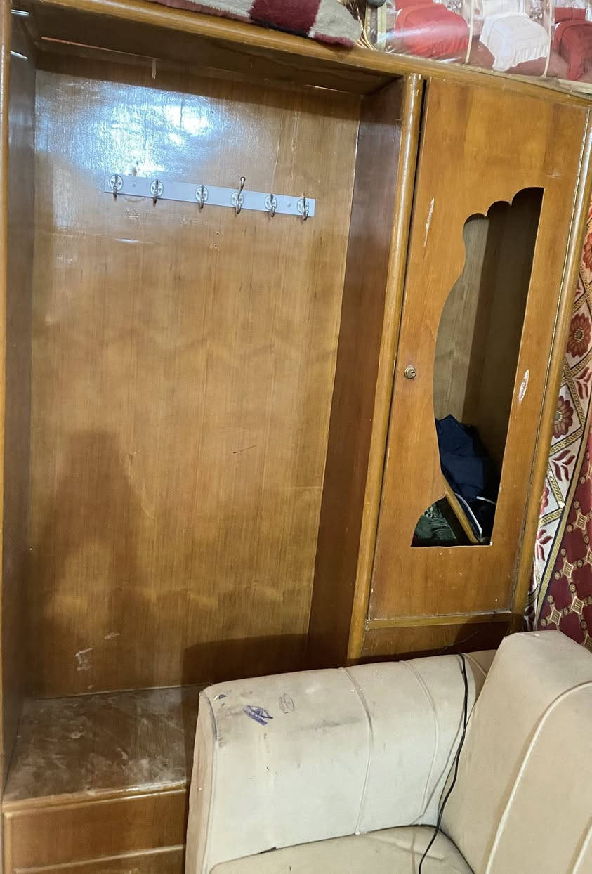 غراض مستعمله للبيع وبيهن مجال بيع مستعجل شوفه عينك بتصوير زاويه خشب 40وبيه مجال قنفات 3وكرسي ب90وبيهن مجال يردون دوشمه ورجلين فقط مرايه نضيفه ومابيه شي خشب ب50وبوفيه ب40الي يعجبه شي يتفضل خاص


**إذا كنت صاحب هذا الإعلان وتريد حذفه لأي سبب، رجاءا أرسل رسالة إلى الدعم الفني**