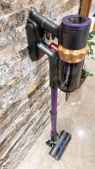 " مكنسة كهربائية لاسلكية قوية تتميز بشفط يصل إلى 45000 باسكال، وشاشة OLED تعمل باللمس، وعمر بطارية يصل إلى 65 دقيقة. وهي مجهزة بفرشاة أرضية على شكل V لمنع التشابك ورأس مرن بزاوية 270 درجة، بالإضافة إلى ممسحة مدمجة. تشتمل المكنسة على نظام فلترة HEPA قابل للغسل وقابل لإعادة الاستخدام، وعلبة غبار كبيرة بسعة 1.6 لتر،
السعر 60 الف 
للطلب والاستفسار ***********
توصيل كافة محافظات العراق
