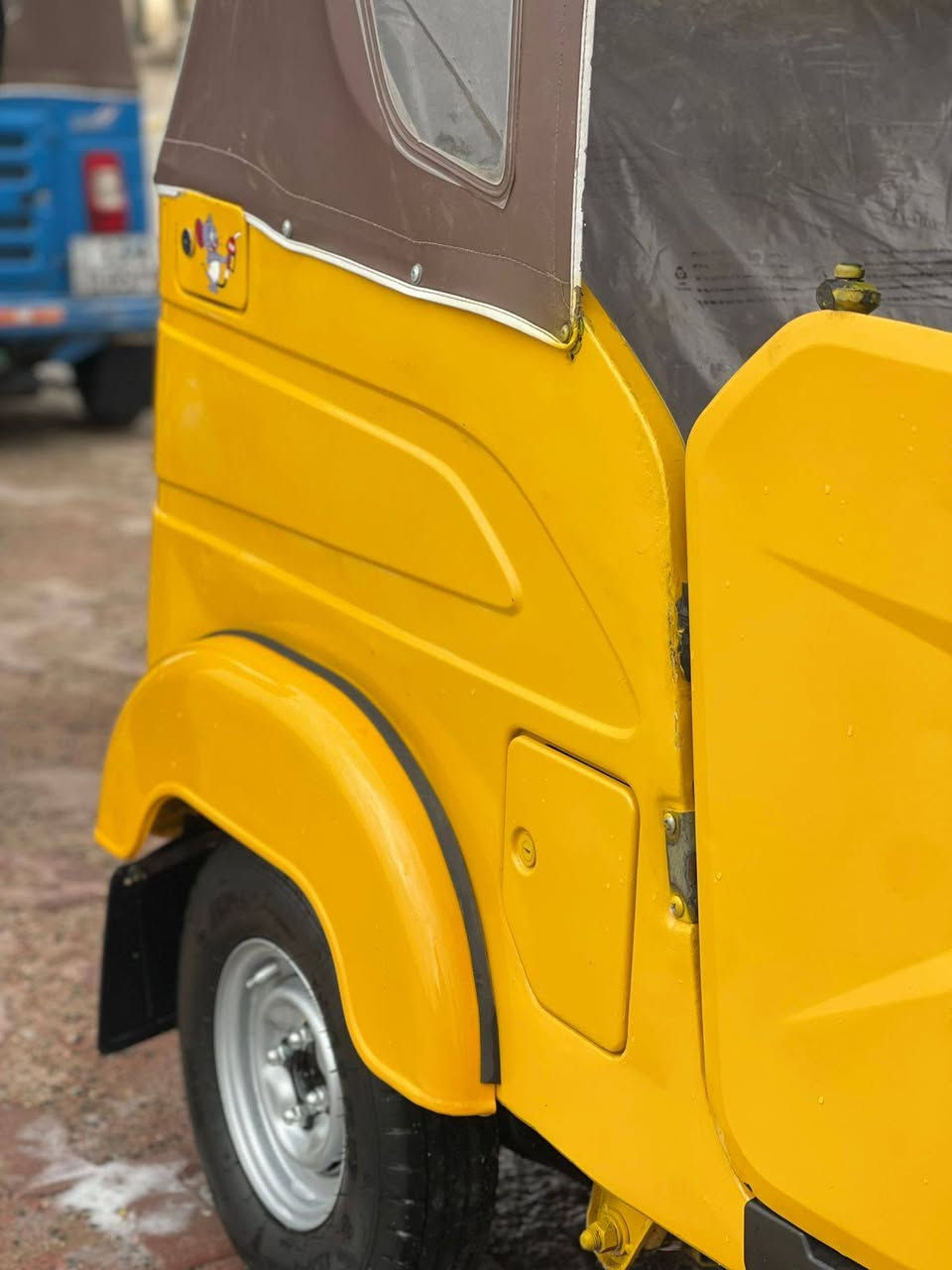 سلام عليكم شباب تكتك موديل  21 للبيع رقمه سنويه شهر رابع  مكفوله ضربه والمعجون  تكتك بيها تعمير صبغ تكتك كامله  تخم تأير جبلي  مدوشمه  و مفروشه  الشراي يتصل ‏‪***********‬‏
