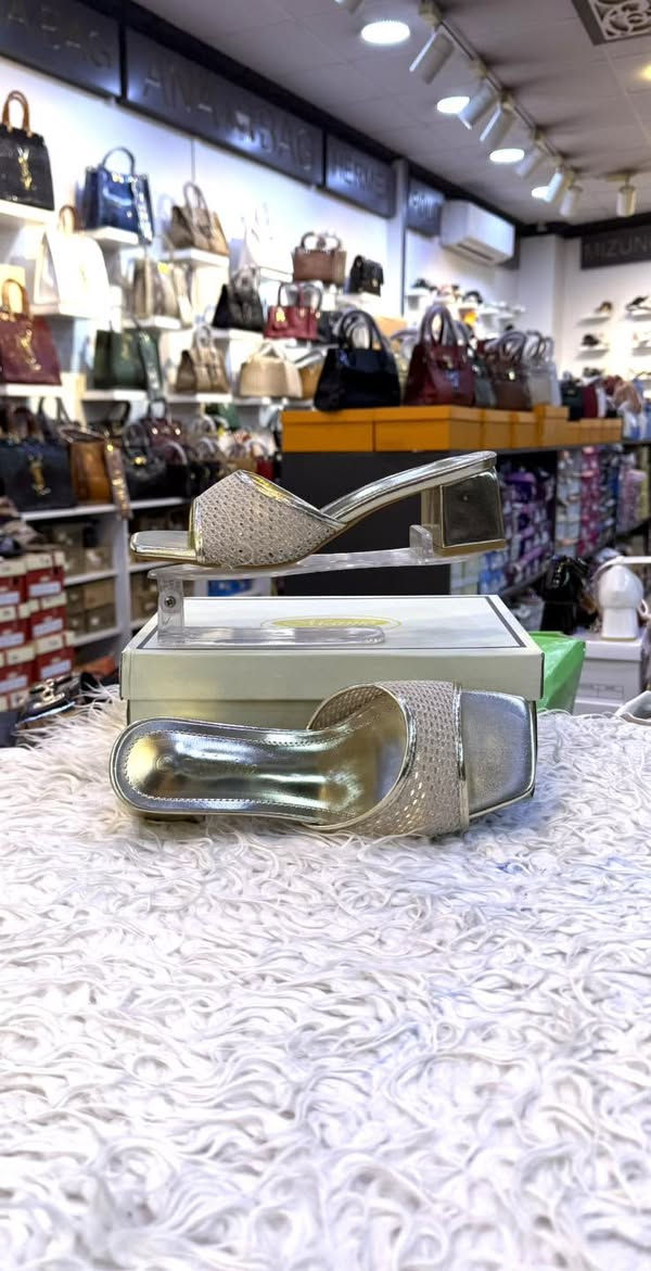 سلاو 😍👋 مرحبا 👋🧡 ANA SHOES 

جبنالكم شحط كعب  جديد 4الوان موجود  ره قم   36 37 38 39 40 41موجود 4الوان موجود
العنوان كركوك قادسيه الثانيه بدايه سايدين ابو
 خطاب  توصيل جميع محافظات
الاتصال على هذا الرق***********
