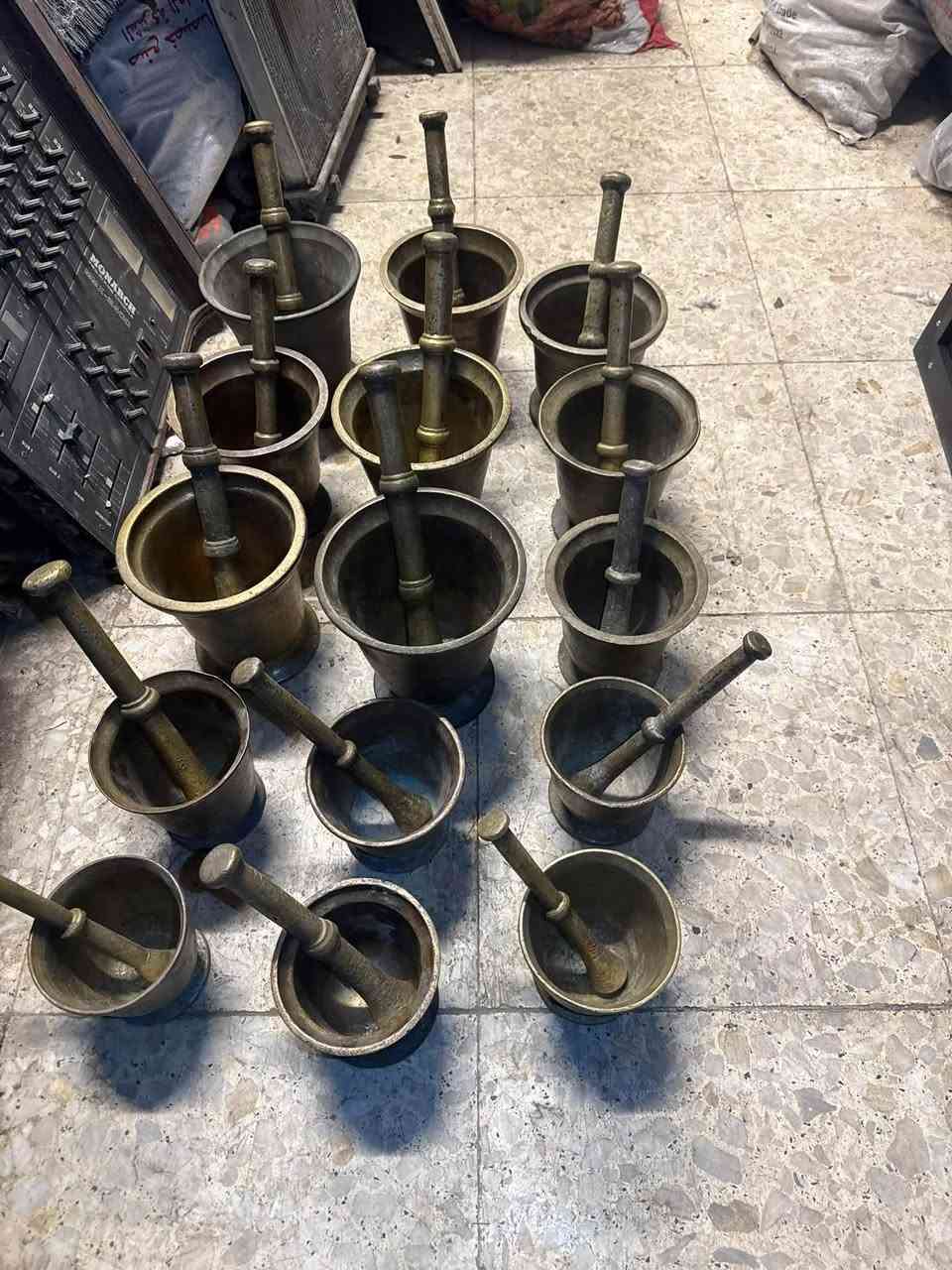 سلام عليكم..

هونات للبيع العدد ١٦ هاون الوزن ٧٠ كيلو 
الكيلو على ١٥ مكاني بغداد كلهن نضيفات على فحص لا بيهن ضرر ولا فطر وقياسات بيهن ١٩ و ٢٠  وبيهن زغار رتفاع ١٦ و ١٧    ***********
