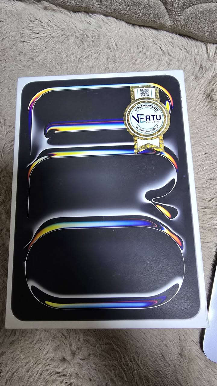 ايباد 11 برو m4 ذاكرة 256 نضافة 100% للبيع *********** .
