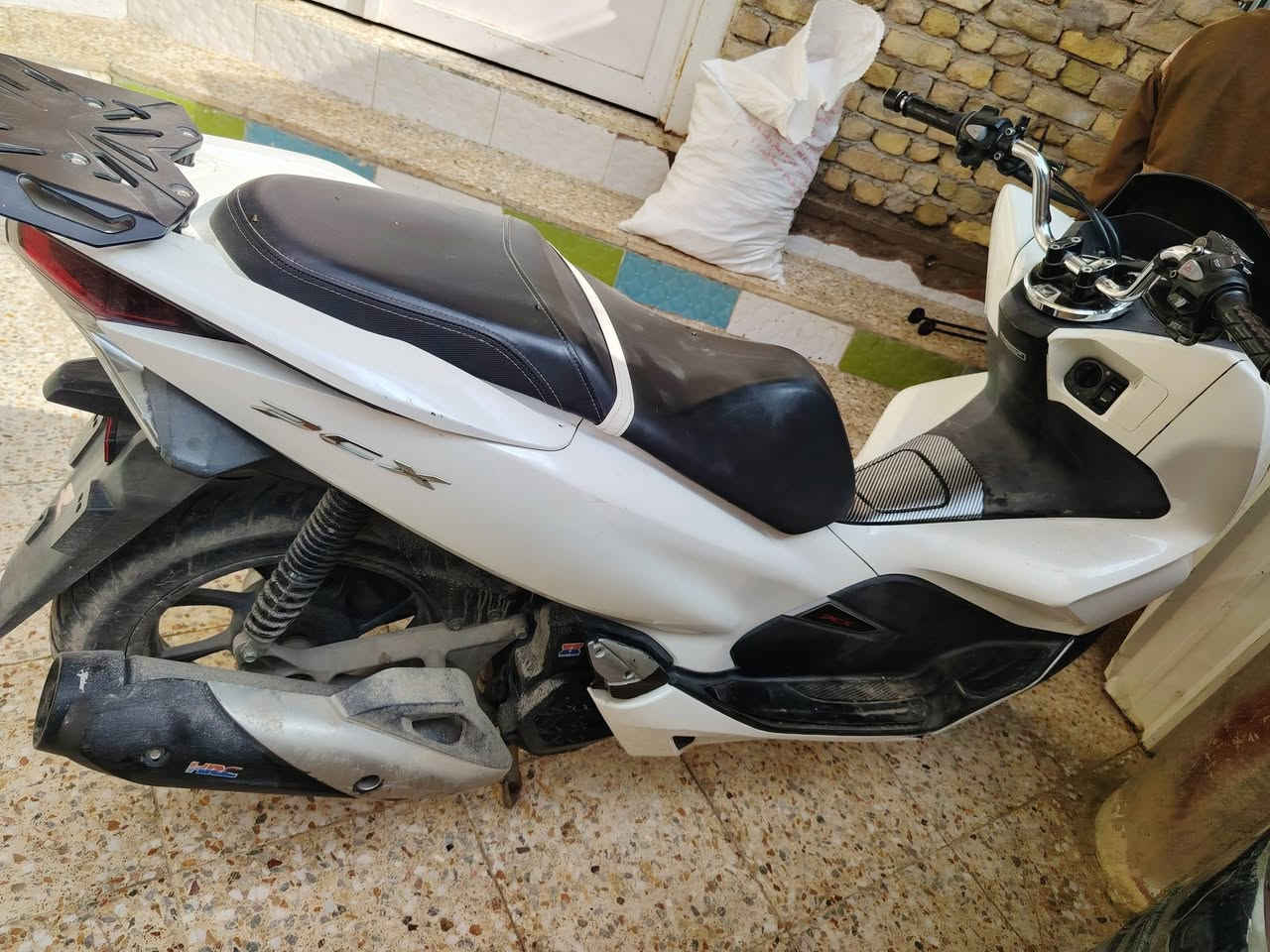 السلام عليكم بي سيس جيل الثالث مكفوله بصمه حساسات فول سعر ٢١٠٠ بيهه مجال مكاني كوت انوار ***********
