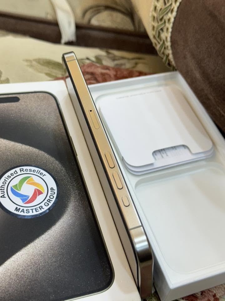 للبيع ايفون 15 برو ماكس شرق اوسط مكفول وتر بروف نضيف جداً جهاز مال بيت بطارية 89% 🔋لا معلاية ولا شي شرط الفحص وين ميعجبك عدد دورات قليل جهاز مال جناي السعر 1,125,000 وبي مجال بسيط ميعجبك السعر وتدور اجهزه راكضه اعبر المنشور و يرهم مراوس بأقل منه 13 برو ماكس او 14 مكاني حله شارع 60 / واتساب او اتصال ***********
