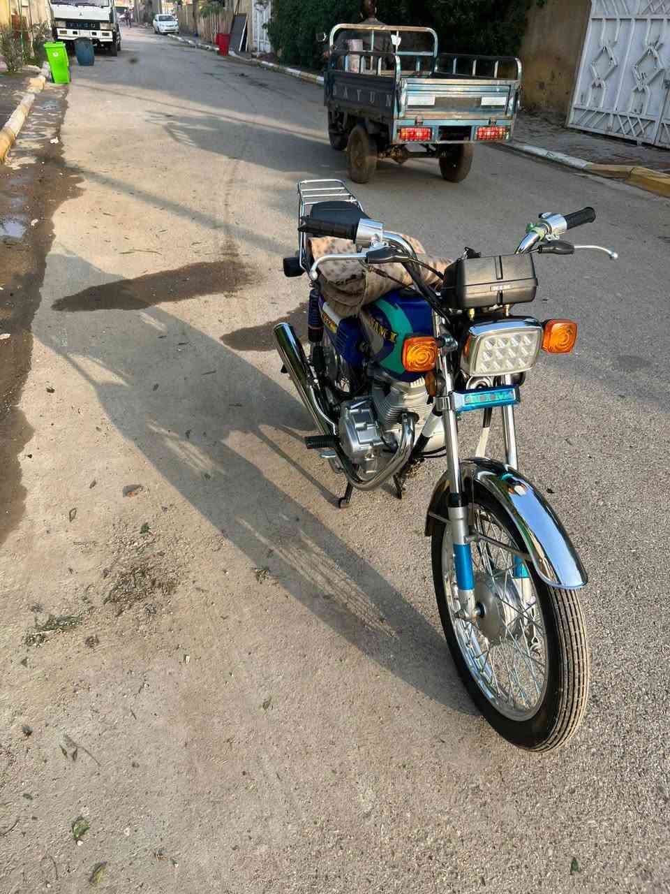 سلام عليكم شباب دراجه للبيع موديل 2027اوراق سكنر 5شبه اصلي ٣ أحرف مكفوله دراجه خير من الله ماناقصه شي مكان ناحية شحيميه استفسار ***********
