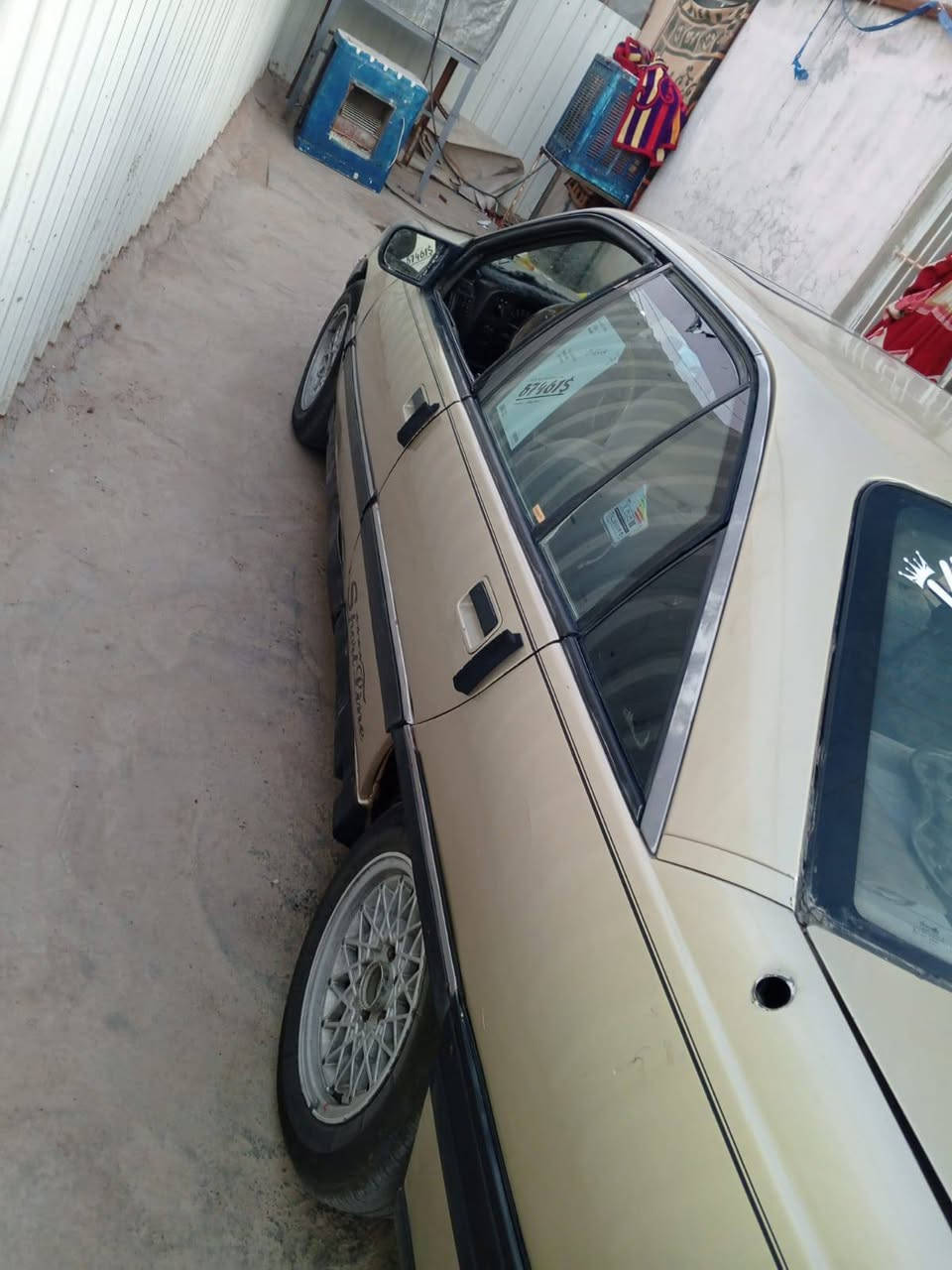 السلام عليكم عيوني سياره للبيع اوبل 
موديل 1991 محرك 2000 بلادي كير عادي 
لون شمباني كير ومحرك بالباكيت 
تخم تاير جديد صدر امامي خلفي جديد 
كهربائيات كلهه شغاله تحويلك ثاني يوم 
السعر 30 وبيهه مجال قليل رقم الهاتف ***********
