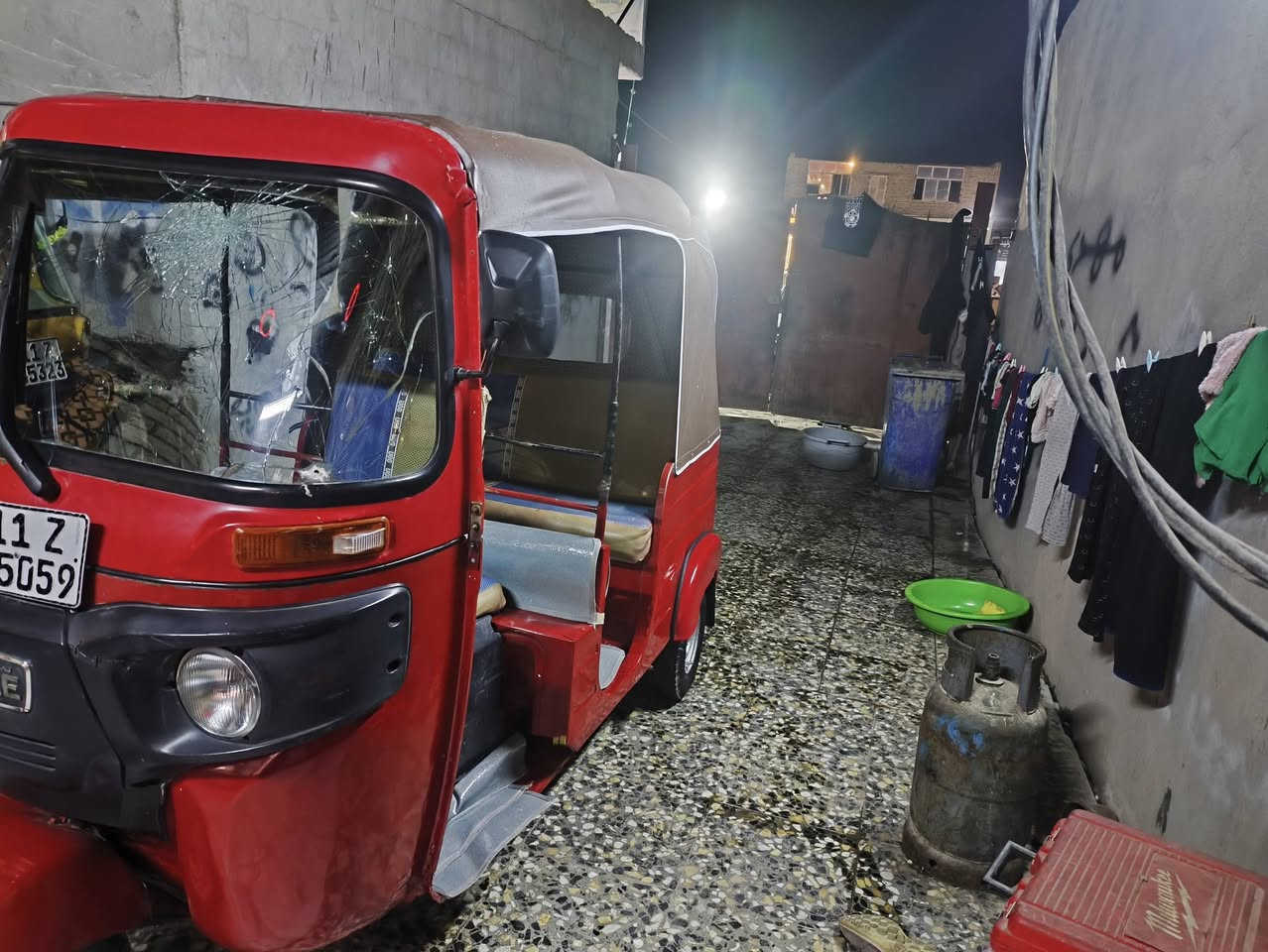 تكتك لبيع موديل 17 رقم نكليزي 
بيها مكانات صبغ جماليه فقط 
مكينه اكسن جديد 
السعرر 4200
العنوان بغداد حي نصر 
رقم الهاتف ***********
