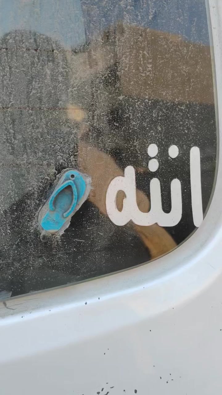 سلام عليكم جنبي حره موديل 14 بيهه الصفحه الطويله معمره والجنطه مضروبه فقط عليهه غرامات مليون ٣٠٠ غرامات عل مشتري اريدهه ٦٠ ورقه تحويل مباشر هاذه رقمي ودلل *********** للعلم ميكانيك من الطول للطول مكفول ومدوشمه الشياره
