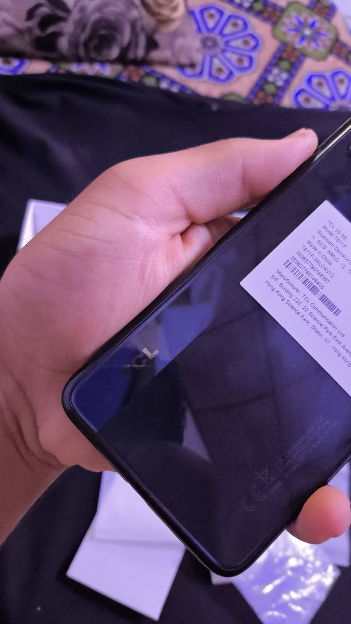 💙 للبيع TCL 20 SE نسخة 128GB 💙
الحالة: نظيف جداً + كارتونة

المواصفات الرسمية:
✅ الذاكرة: 128GB | الرام: 4GB
✅ البطارية: 5000mAh تدوم يومين
✅ الكاميرا: 48MP رباعية + امامية 13MP
✅ المعالج: Snapdragon 460 يشغل ببجي
✅ الشاشة: 6.82 انش كبيرة FHD+
✅ النظام: Android 11

الملحقات: كارتونة + [الشاحن ]
السعر: 145,000 دينار قابل للتفاوض
المكان: النجف
للتواصل: [***********]
