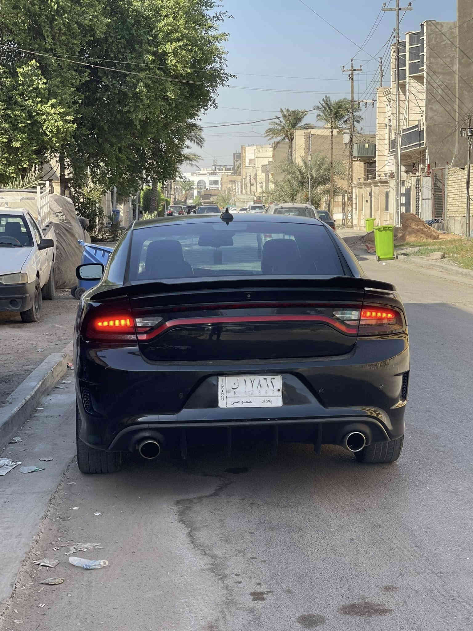 السلام عليكم 
دوج تشارجر 2017 امريكي بلاك توب 
السيارة فئة بلاك توب 
مواصفاتة 
كشنات جلد تدفئة تبريد 
ستيرن تدفئة 
كشنات خلفية تدفئة 
كشنات ثنين كهرباء 
خزن كشن ميموري 
حساسات خلفية 
لايتات زراعة جديدة 
سماعات بيتس 
السيارة بيها جاملغ مبدل نفس اللون وبنيد مبدل ومصبوغ 
سيارة جاهزة من كلشي 
بيها طخة بلباب العس السايق ترجع بارد ممبينة قليل كلش 
ماشية 95 الف مايل 
بغداد مشروع وطني باسمي 
السعر 188   وبيها مجال بسيط 
مكان السيارة المنصور 
***********
