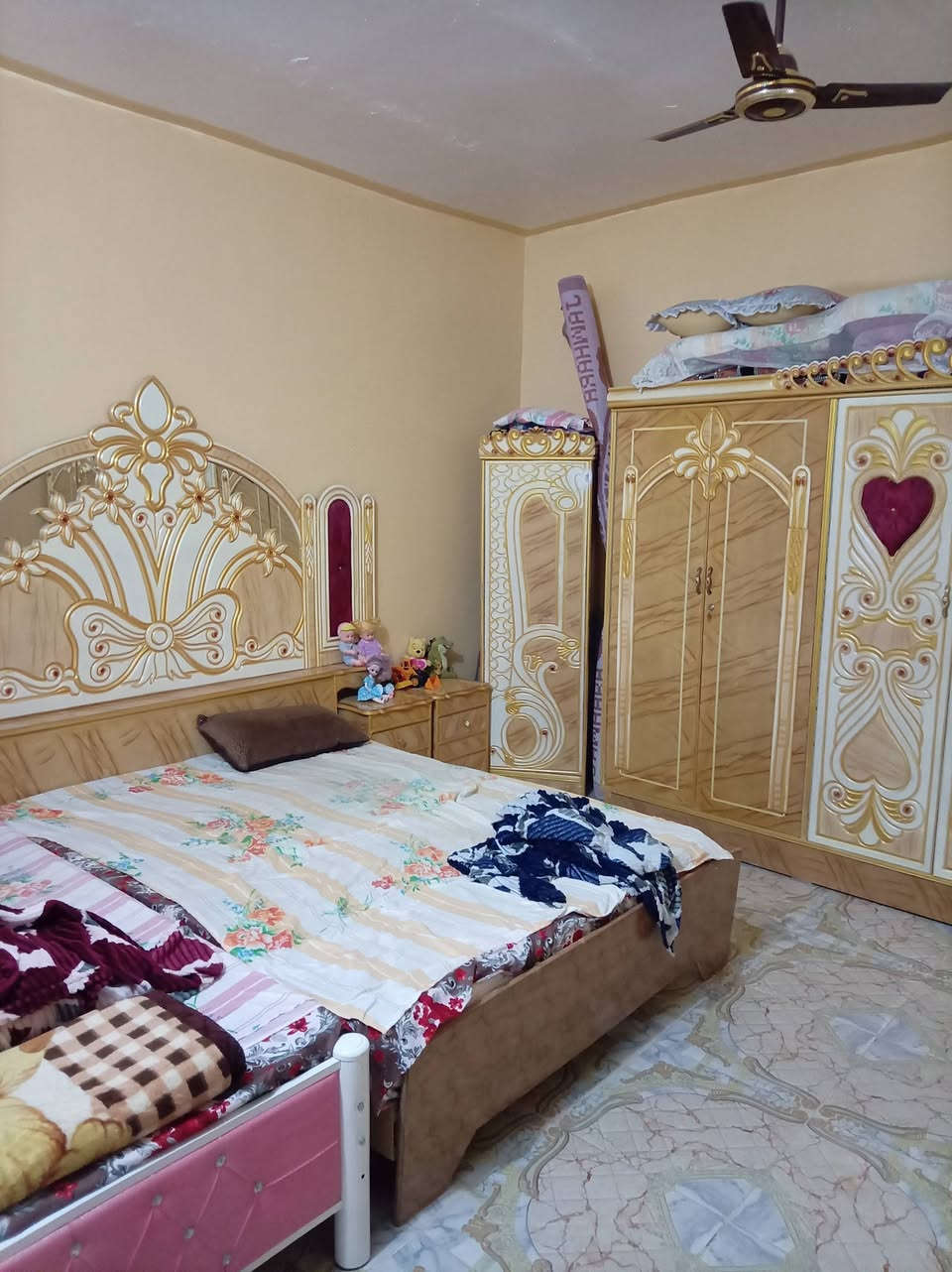 بيت ١٠٠متر مربع حي الرحمة الأولى خلف الشارع العام يتكون من غرف نوم +صالة +استقبال + مطبخ بناء حديث  السعر ٥٠ ؛ بي مجال الخاص مفتوح  م//, ***********
