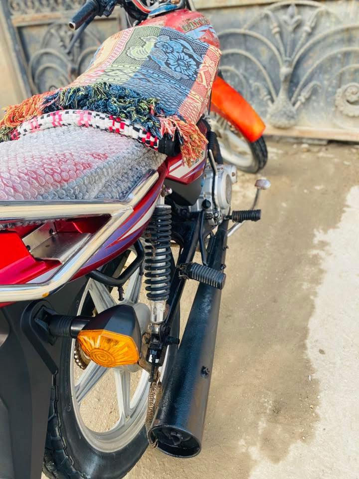 السلام عليكم …. للبيع دايوان عضم موديل 2018كلك كلك مكينته خرسه شلع ومعدل فول كهربائيات كله شغاله دراجه كامله ماناقصه شي تركب وتروح سعره 475وبيه مجال بسيط للشراي مكاني بابل المسيب السده الهنديه ***********
