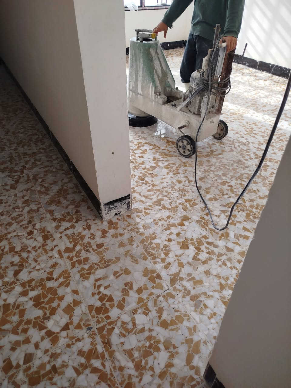 (مكتب الصديق)✅
مستعدون لجلي كافة أنواع الكاشي ☑️
وكافة انواع والمرمر  وتنضيف البورسلين 
كل انواع الكاشي القديم والجديد 
الاسعار بالمتر اكثر من 100 وفوك ناخذه بالمتر اقل من 100 متر ناخذه طوب 🏠
مكان الشغل في الموصلنا الحبيبة 🏨
الاستفسار اكثر الاتصال بالراقم ✅

☎️***********
الواتس اب ☎️ ***********
