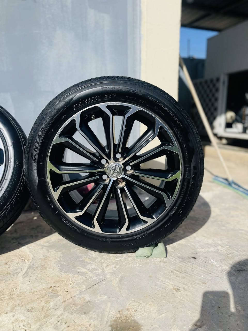 السلام عليكم تخم ويل تاير حجم 17 مال كورله موديل 2016 ابلادي  للبيع متواجد على الخاص رقم الهاتف ***********.   Osamå Hafed.
