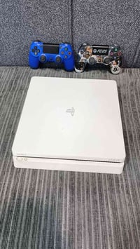 بلي فور سلم ياباني  ذاكره ٥٠٠ كيبلات مع جوستكات ٢ نظيف وما مصلح   منزل...