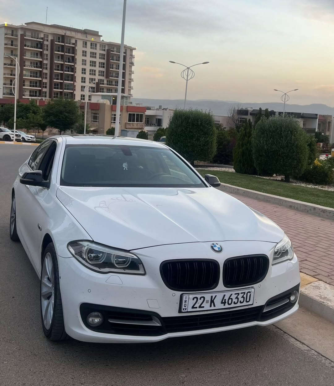 BMW F10 528i 2014
‏_وكالة العروش 
_ رقم أربيل 
_محرك 4 سلندر توين تيربو
_سنويه جديده 
_المسافة المقطوعة 242K
_سلايد روف بوب شفط جنطة شفط شاشة مع ماوس التحكم الكبيرداخلية جلد بلون قهوائي مميز بحالة مميزة جداً.ستيرن رياضي شيفتات تبديل سرعة خلف المقود برادي بلادية بردة خلفية كهرباء + برادي جانبية يدوي حساسات أمامية وخلفية كاملة
 كاميرا خلفية بلادية.
 بصمة تشغيل ذكية.
 وضعية قيادة متعددة (Sport / Comfort / Eco Pro). فرام إلكتروني مع نظام التوقف التلقائي تبريد منفصل إضاءة زينون وLED مع نظام غاسلات اللايت الأماميويل كب بلادي السعر 190
***********
