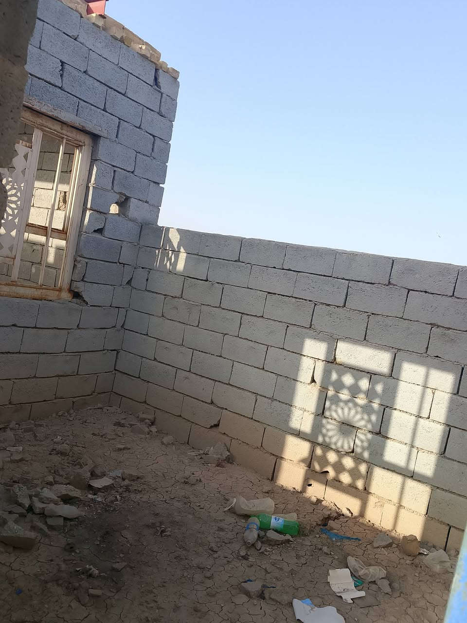 سلام عليكم
بيت مساحته 200
شارع شيخ نعمه متوفر ماي وكهرباء 
سعر خاص
*********** بيه واتساب
