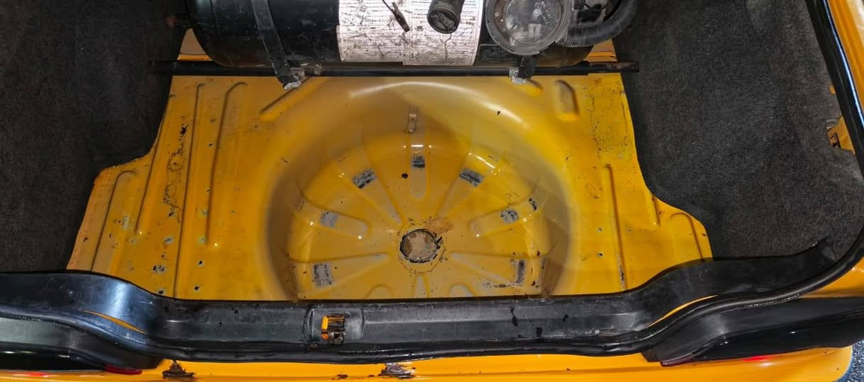 السلام عليكم عيني بيجو بارص٢٠١٨ كير ومكينه ودواخل مال ٢٠٢١ سياره مكينه وكير خير من الله  تدفئه وتبرين شغال والنبريدها ثلج سياره بيها الصندوك بي حار  ماواصل للحوض  وجاملخ الخلفي اليسر بي حار  والباقي شوف العين   سياره شرط التحويل   الستفسار.. ***********
