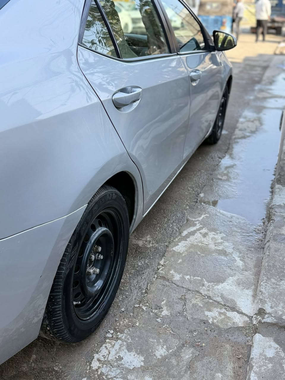 السلام عليكم للبيع كورلا وارد امريكي
2016  رقم بغداد باسمي سياره نظيف وجاهزه 
منظومه تبربد جديده كير مكينه بلادي 
صور الحادث مرفقه وبيها صبغ 3 قطع وبارد بالبنيد 
مكانها الامين الثانيه للاستفسار 
***********
