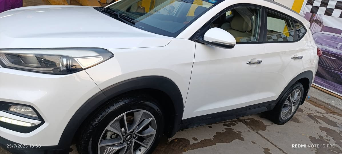 سلام عليكم توسان للبيع
موديل 2018
بصمه  كشن جلد 
حساس خلفي مع كامره 
مري شفط
ويل كروم
السياره مكفوله من كلشي 
ماشيه 175
السعر 190 بيه مجال قليل  السياره احله من الصور للستفسار اتصل غير متواجد على الفيس *********** ياالله
