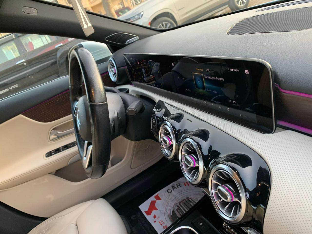 السلام عليكم 🫡 
مارسيدس بنز A220  موديل 2019 للبيع السياره فول الفول مواصفات وارد امريكي ضربتها موضحه بالصور السياره نضيفه جدا استخدام شخصي كامله مناقصها اي شي السياره باسمي رقم اربيل شرط التحويل 
*********** بغداد, العراق
