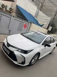 كورلا هايبرد 2025 ماشية 13 الف فتحة  جلد  رادار  وباقي المواصفات بيها ...