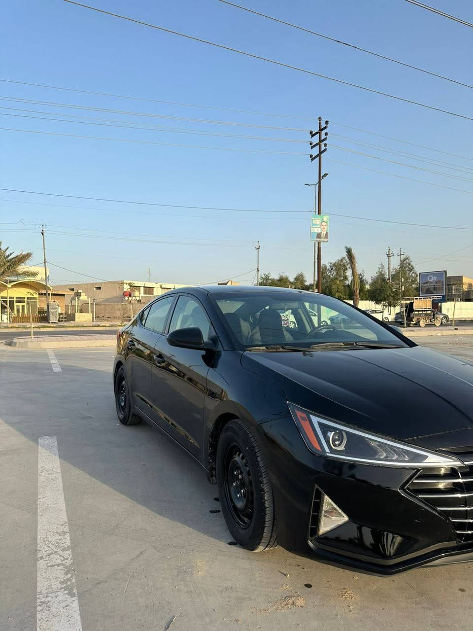 النترا ٢٠١٩ رقم نجف انكليزي بأسمي 
حادثها جاملغ امامي جهة السايق وشوية من البنيد بدون دواخل مصبوغات وباب الورة عكس السايق كلير 
محرك كير تبريد مكفولات
ادامة كاملة للسيارة ما عايزة برغي 
السعر 118 
رقم الهاتف ***********
