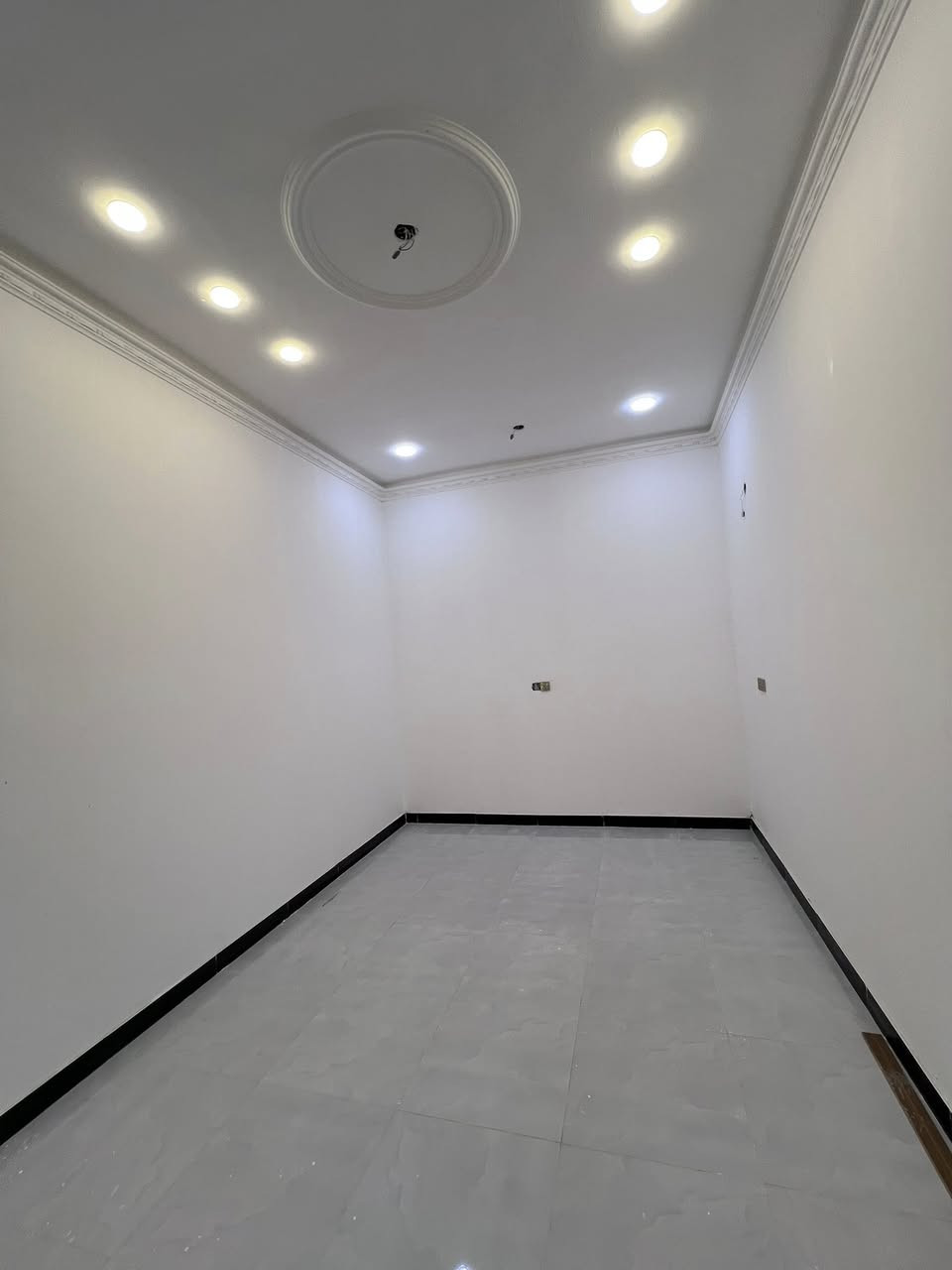 اللهم صل على محمد وال محمد
هذا البيت #يمتاز بمساحة 120م
البيت فارغ وجاهز للمشتري 2026
إبي الخصيب - طريق الوسطي - قرب مستشفى الصيني
ملك صرف زراعي المالك عراقي #نموذج 25
#يحتوي :: طارمة واسعة . استقبال . مطبخ 
صحيات خارجية . صالة . غرفتين منام . مصعد درج
مناور عدد 2 . صحيات داخلية . 
مغاسل كيزر خزانات ماء
#السعر_المطلوب :: 65 مليون قابل للتفاوض
#للاستفسار :: ***********
