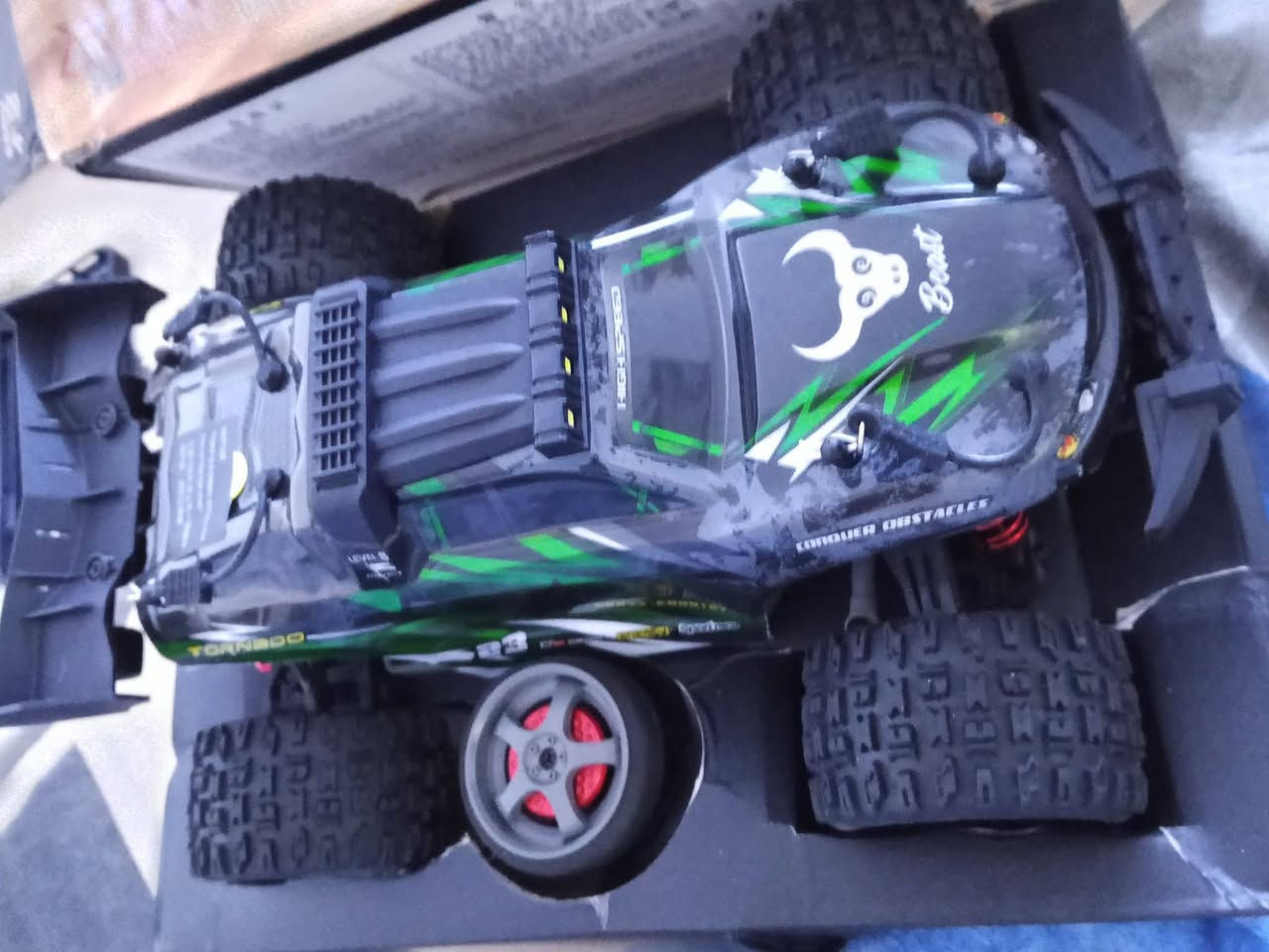 سيارة احترافية راقي شحن كامل ملحقات ب40قفلها مراسله على الرقم ***********
