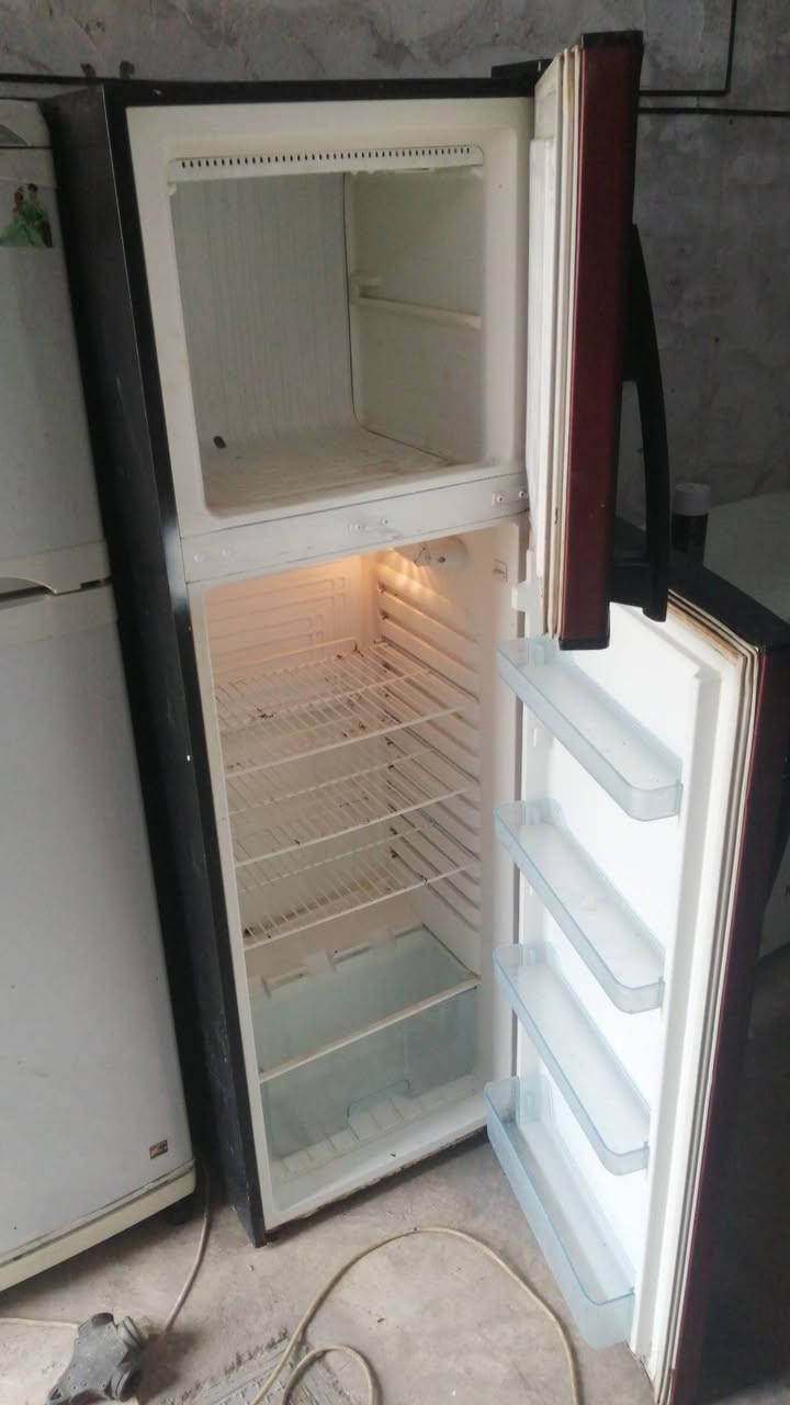 السلام عليكم
كاونتر مع سنك 
مع ثلاجه للبيع ***********
