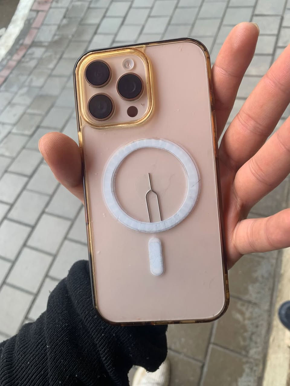 16 برو ماكس عدد الدورات شحن ١١٥ للبيع بطارية ١٠٠ المكان بغداد   ***********
