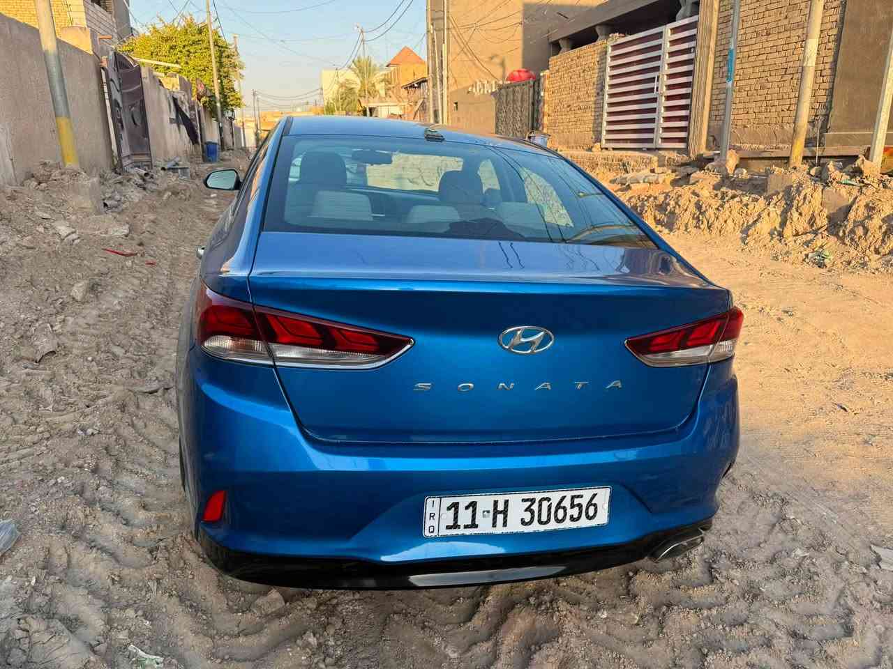السلام عليكم 
سوناتا 2018 امريكي رقم بغداد باسمي 
حادثها الجاملغ جهة السايق فقط بدون ايرباك  والباقي كفالة مواصفات السيارة 
بصمة 
مكينة ٢٤٠٠ 
شاشة انفكشن جبيرة 
كشنات مخمل تدفئة بالكشن 
السعر ١٢٥ وبيها مجال 
مكان السيارة الديوانية
موبايل/ ***********
