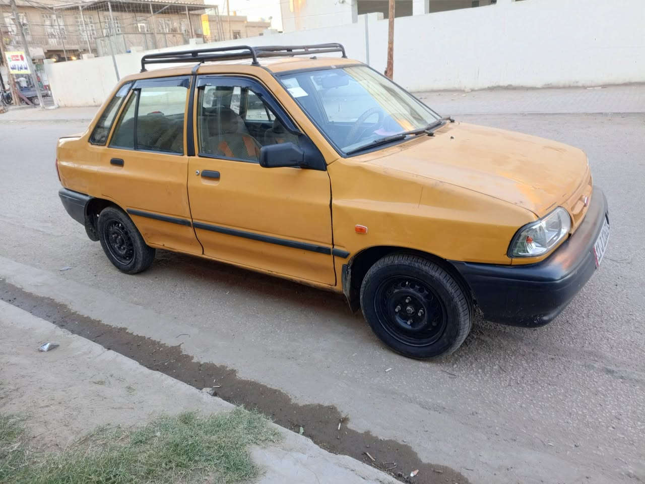 2012 نضيفه شاصي وحد بي فطر مكينه بيها خيط بخار كير الرابع يفلت مصفره من كل شي داخل  *********** عارضها 22 وبيها مجال شي قليل
