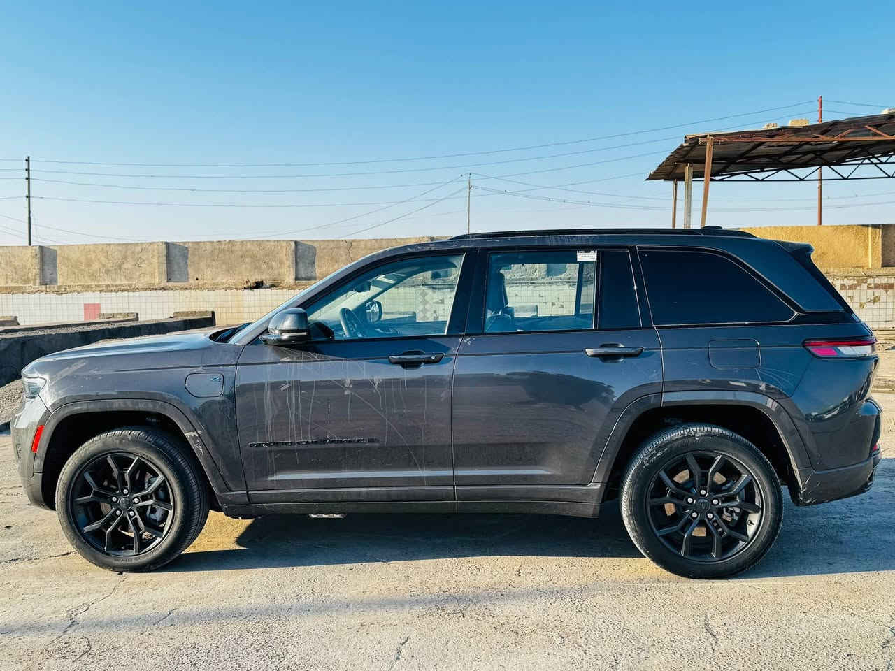 جيب هايبرد اوفرلاند وارد امريكي موديل 2024 
ماشيه 29 الف ميل
 
* دفع رباعي 4x4.
* قيادة ذاتية عند المنعطفات.
* رادار امامي مع مانع تصادم.
* تحذير الخروج عن المسار.
* مستشعر نوم السائق مع نظام التوقف الآلي.
* تحذير النقطة عمياء .
* نظام تحذير عند التقاطعات.
* نظام تحذير عند تجاوز السرعة المحددة.
* إنارة محيطية خمسة الوان
* تعديل وضعيات مقود السائق كهربائيا.
'مرايا تعتيم داتي
* المرايا الجانبية قابلة للطي كهربائيا
*  نظام الصوت 9 سماعات Alpine.
* ويل قياس 20 انج.
* سقف بانوراما.
* شاشه كبيرة 10.1 انج.
* نظام الخرائط (GPS).
* عرض خرائط الطريق على لوحة القيادة.
* لوحة القيادة بقياس 10 أنج.
* المصابيح الأمامية LED.
* كشافات الضباب LED.* دخول ذكي.
* بصمة على 5 ابواب للدخول الذكي.* تشغيل عن بعد.* الصندوق الخلفي كهربائي.* فتح الصندوق الخلفي مع حركة القدم.
* ذاكرة لحفظ وضعيات الجلوس للسائق 
* المقاعد الأمامية كهربائية.
* المقاعد الأمامية تبريد وتدفئة.
* المقاعد الخلفية تدفئة.* السياره 5 راكب 
* انارة داخلية LED متعددة الالوان 
تبديل بنيد  
رقم بغداد مشروع وطني 
السعر 350 
للاستفسار ***********
