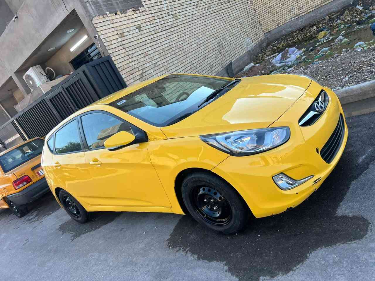 السلام عليكم للبيع اكسنت وراد امريكي حادث جاملغ الخلفي شواصي والغود مكفولات معيوده صبغ جديد مكينه وكير مكفولات تخم تاير جديد دوشمه عام سياره جاهزه  2012 هاج باك رقم بغداد مصفره هيئه وغرامات سنويه 27 شرط التحويل مكان سياره بغداد الحسينيه السعر 65 
***********
