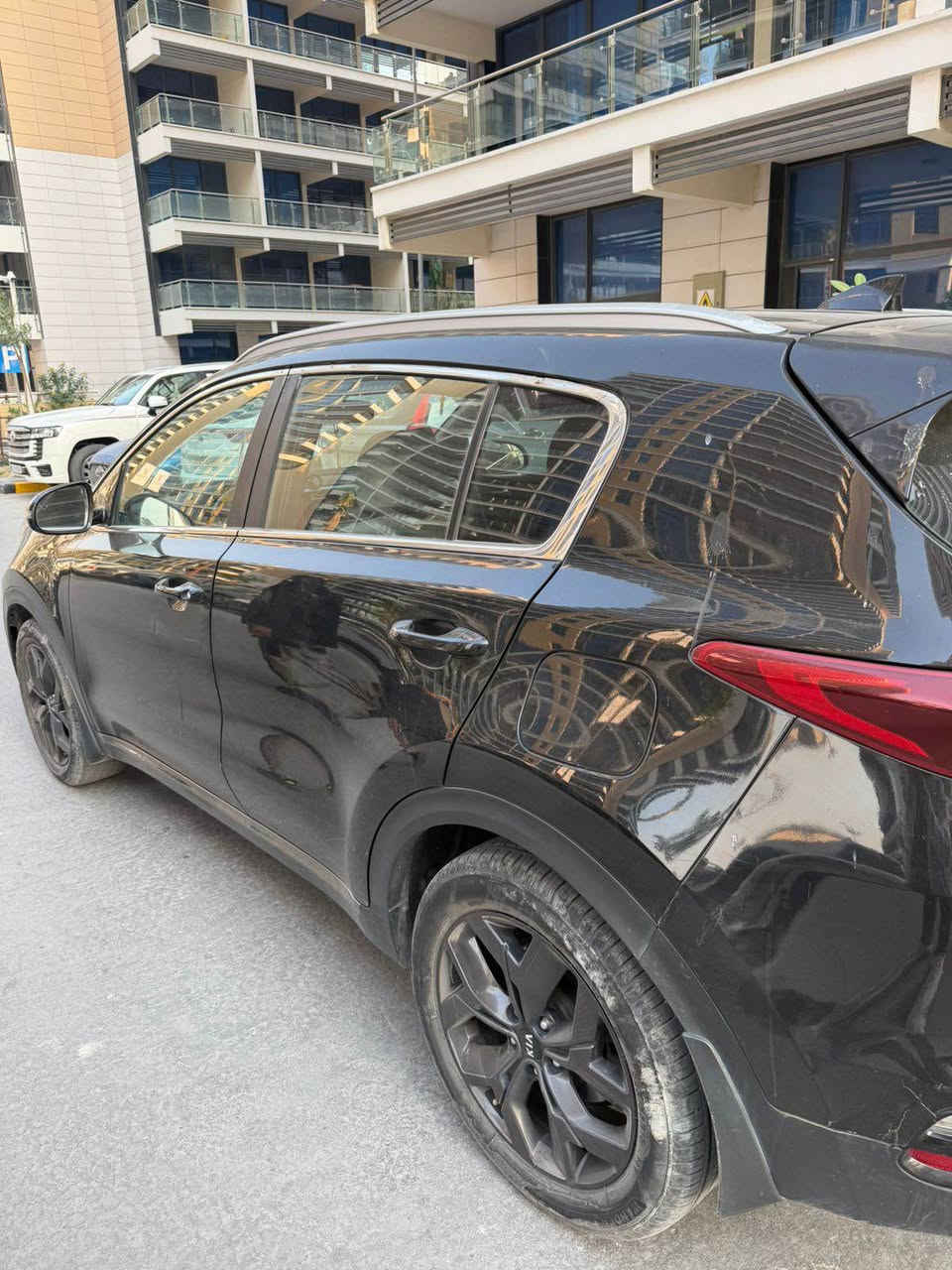 سعر جوا السوك 165 نهائي مال بيع 
كيا سبورتج 2020 مواصفات S بلاك اديشن 
حادثها خفيف فقط حافه البنيد باقي السياره مكفوله ايرباك بس الستيرن وراجع
السياره نظيفه ماشبه 57 الف 
كير مكينه شواصي ولغود كله مكفول 
باسمي رقم بغداد عنواني المنصور 
*********** بغداد, العراق
