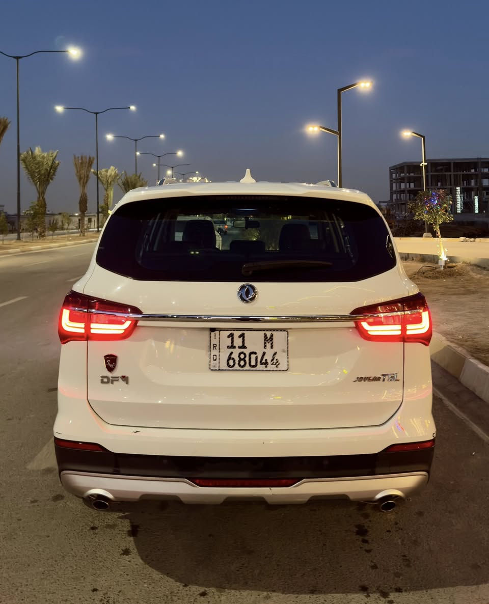 DongFeng T5L 2022
الموقع بغداد 

كل التفاصيل مذكورة 
شراي اتصل 

سنتان صيانة مجانية
شركة ليث العبيدي
رقم بغداد مشروع وطني 
اللون ابيض
بلاديه بدون ضربة او صبغ
ماشية 48000 كيلومتر 
السيارة جديدة
بصمه باب خارجيه 
بصمه تشغيل

الاداء:-
محرك:-4 سلندر
حجم المحرك:-1.5L تيربو
قدره الحصانيه:-142HP
العزم 240 نيوتن متر
جير 6 سرعات
متوسط الأستهلاك 6 لتر / 100 كم
2 أنظمة قيادة (إقتصادي – رياضى)
عجلة قيادة كهربائية
 لايت اوتوماتيكي في المنحنيات 

السلامه :-
عدد الاكياس الهوائيه 2
كاميرا خلفية
حساسات خلفيه
ABS  نظام عدم إنغلاق البريك
EBD نظام توزيع البريك
VSC نظام المحافظة علي الأتزان في المنحنيات
ويل 18 بوصة
 
المواصفات الخارجية:
 
إضاءة نهارية LED
مرايات خارجية  مزودة باشارة

 
 
 
 
المواصفات الداخليه:
 
كراسي جلد رياضيه
عدد 4 سماعات
شاشه مركزيه قياس  بوصة 10.25 الأكبر لغات متعددة اللغات
مثبت سرعه
تشغيل بصمة ذكي
بلوتوث
تحكم ستيرن
أندرويد بلاي

السعر 130 $  
للاستفسار الاتصال ***********
