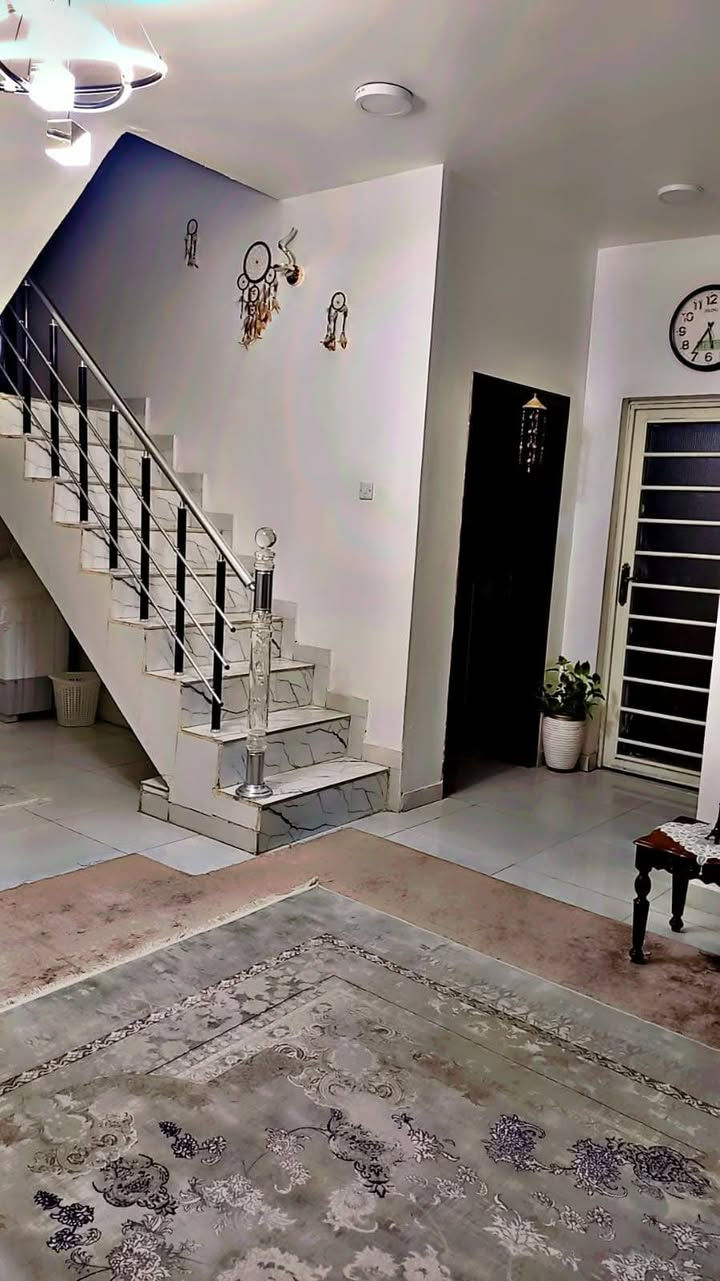 #فرصه_سكنيه_لاتعوض!! 

#دار_للبيع_مطلوب_عقاري!!! 

الموقع﴿مجمع الايطالي خلف الاسواق الي بداية مجمع الدوم موقع ممتاز جداا//شارع 15متر﴾
المساحه﴿250متر﴾
#ملاحضه{الدار بناء شخصي بأشراف هندسي بناء درجه اولى وحديثة سنة البناء2022}
 
#ملاحضه ﴿مطلوب لمصرف العقار 111مليون﴾
يتكون الببت {من غرفتين واسعات وصاله واسعه واستقبال ومطبخ
 حمامات داخليه وخارجيه+غرفه كبير في الطابق الثاني 

﴿#لمعرفه\\السعر #الكلي او لرؤيه صور أكثر يرجى مراسلتنا خاص) 
"""""""""""""""""""""""""""""""""""""""""""""""""""""""""""""""
{{#مكتب_الشاهد_للعقارات_في_السماوة }}
________________________
#للاستفسار الاتصال📞 او مراسلتنا عبر الواتساب 📲

《 ***********🛜》

 #عنوان المكتب سايدين حي الحكم قرب صيدلية الحكم
#ملاحظة: لعرض عقارك ماعليك سوى مراسلتنا 
عبر بريد 📩الصفحة او عبر الواتساب📲
{{👍#تابع_الصفحة لتصلك عروض مكتبنا 🫰🏛}}•

#الشاهد_بصمة_قيادة_ومنهج_واضح
