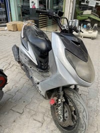 للبيع دراجه تشتغل سلف وهندر نركه وحده بس الدراجه متروكه وتايرها كاعد م...