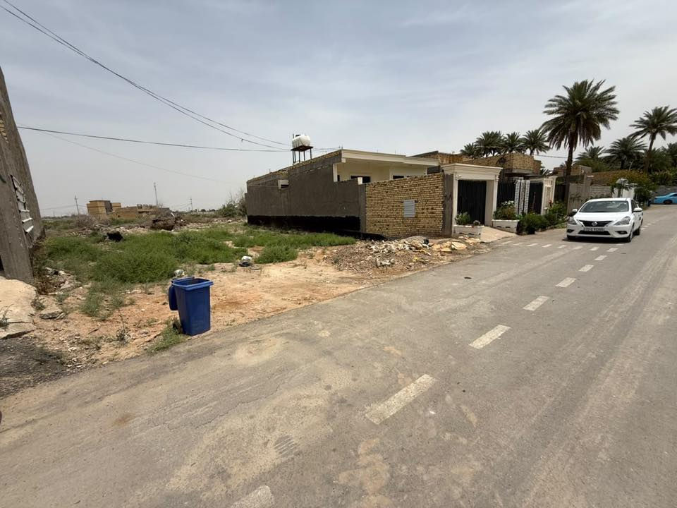 150 متر موقع جيد جدا
خدمات كاملة وشارع تبليط واصل للقطعة
في ام طباشي /شارع مدرسة ١٤ تموز 
تبعد عن شارع الجامعة 400 متر وعن حولي الجامعة 900 متر
طابو سند 25
للاستفسار الاتصال على الرقم 
***********
