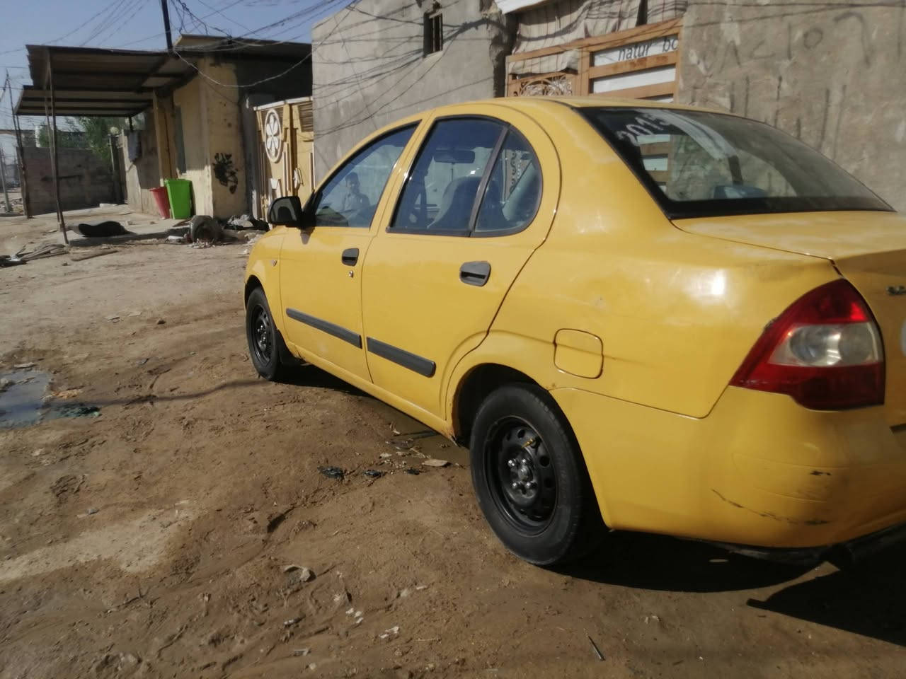 السلام عليكم سياره طيبه للبيع موديل 2015رقم بغداد 
مصفره هيئه وغرامت حره مامطلوبه تبريد بس الكبريسر 
سياره مال كاسب وراعيها موجود السيارة بالكوفه البراكيه شارع المطار القديم 
السعر 30وبيها مجال قليل 
كير موكينه مكفولات 
***********
