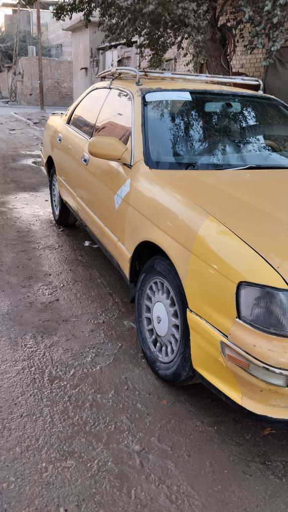 بطه فصل ديلوكس موديل 2000 رقم بصرة المالني مكينه وكير حلوات تبريد شغال كهربائيات شغالة  تايرات نضيفات راعيها موجود بس رقمة راح مني مراوس وذا انضف انطي فرق مكاني البصرة  ***********  خاص موجود  مكفوله من كصه ونقل البصرة, العراق
