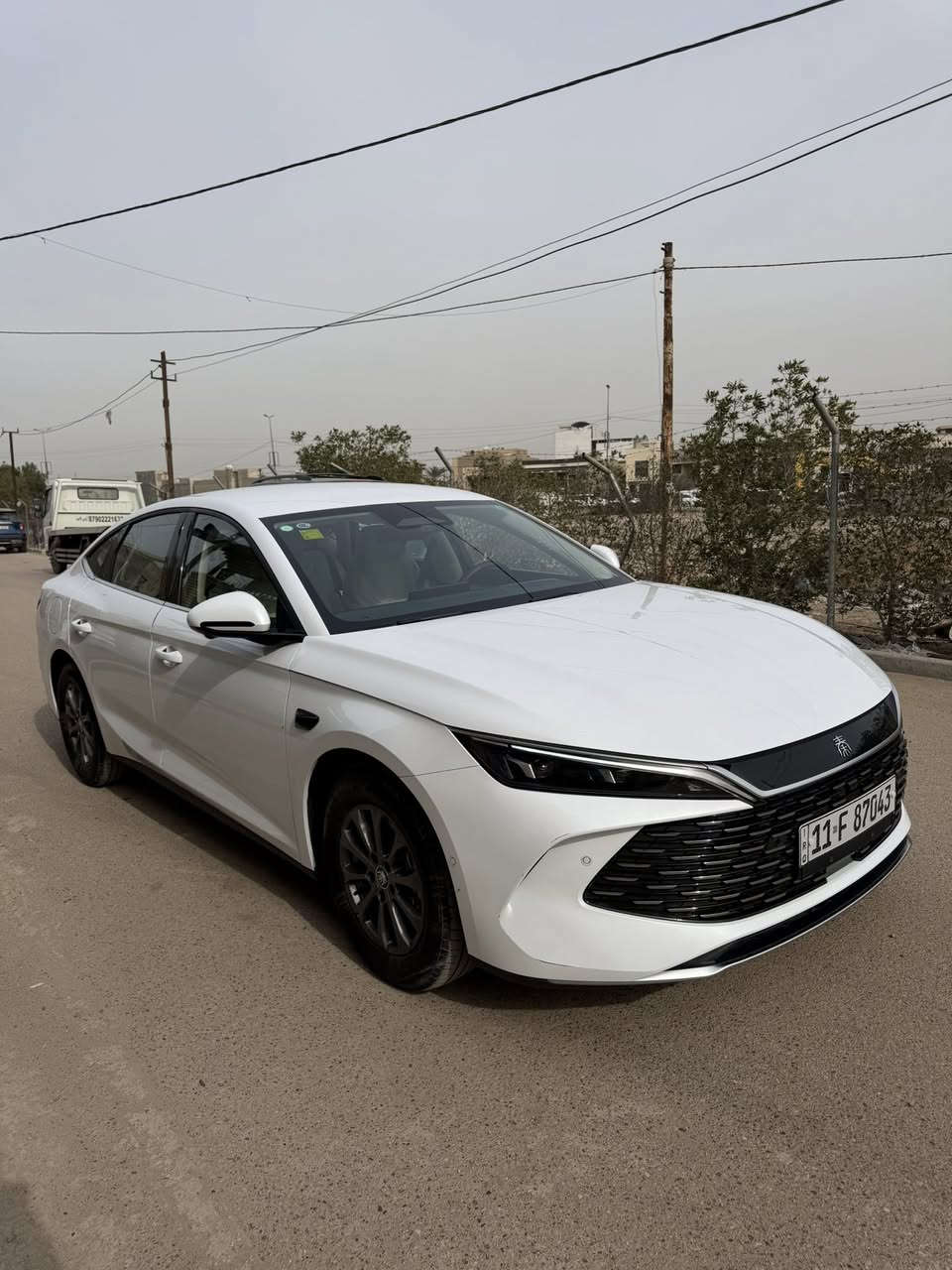 السلام وعليكم كن L 2025  ماشية 5 الاف فقط مواصفات 13 كامرا اوتو بارك داخل اوف وايت السيارة صار بيهة صبغ باب ورة السايق بدون دواخل مكانهة بغداد حي الاعلام سعرهة 22 و300 وبيهة مجال 
***********
