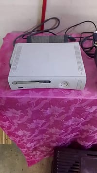 ثلاث سونيات اكس بوكس للبيع الوحد اب 100وبي مجال بدون يدات 07518238471