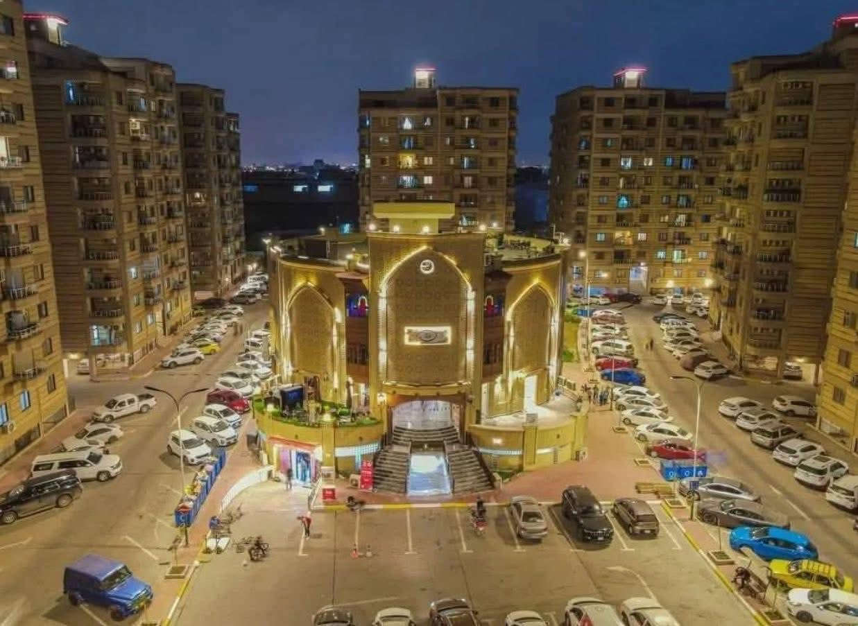 اهم وانسب عروض للبيع ( نقد ) بأهم #مجمعات_بغداد :
( اليمامة - الخلود - الرويال - الروان - بسكولاته - ايادي العدل - ايادي الكاظمية - اسد بابل )
حصرياً { عمار الراوي } : (( *********** )) ❤️

1- شقة للبيع في #مجمع_اليمامة_السكني 
بناية A3 طابق 6 من اصل 9 طوابق
اطلالة حديقة
مساحة 129م صافي ( غرفتين نوم )
شقة نظيفة جداً مع ديكورات و اضافات كثيرة 🎁 
بسعر 260 مليون فقط

————————————————————————

2- شقة للبيع في #مجمع_ايادي_بسكولاته_السكني 
سند طابو صرف بمساحة 163 م
3 غرف نوم واحدة ماستر 
ارضية مبدلة مرمر وديكورات عصرية
العمارة 14 طابق خامس اطلالة داخلية
بسعر مناسب جداً

————————————————————————

3- شقة للبيع في #مجمع_ايادي_العدل_السكني 
مجاور محكمة الكرخ - شارع الربيع 
مساحة 140 م
غرفتين نوم
طابق 3 اطلالة خارجية
جاهزة للسكن ونظيفة جداً 
بسعر 255 مليون

————————————————————————

4- شقة زيرو و جاهزة للبيع
في #مجمع_ايادي_الكاظمية
جكوك - قرب جامع قمر بني هاشم
مساحة 145م
غرفتين نوم
طابق خامس
اطلالة داخلية على الحدايق والنافورة
جاهزة للسكن وخدمات كاملة
بسعر 225 مليون فقط

————————————————————————

5- شقة للبيع في #مجمع_الخلود_السكني 
خدمي حي العدل - مقابل جامع ام القرى
الشقة طابق 12 اطلالة حي العدل 
مساحة 193م
3 غرف نوم و 3 حمامات…
سند طابو صرف
بسعر حصري ومغري جداً

————————————————————————

6- بيت للبيع في #مجمع_اسد_بابل_السكني 1
ابو غريب - شارع الزيتون
بيت بمساحة 250 متر
4 غرف نوم بموقع مميز جداً
جاهز للأستلام
بسعر 490 مليون فقط
بيت مميز بسعر اقل من سعر البيت العادي 

————————————————————————

7- شقة للبيع #مجمع_الرويال_السكني 
المنصور - البيجية
شقة بمساحة 161 م
بناية R1 طابق رابع
غرفتين نوم …
جاهزة للسكن او للمستثمرين جاهزة مع المؤجر جاهز
بسعر 318 مليون 

————————————————————————

8- شقة للبيع في #مجمع_الروان_السكني
حي الحسين - قرب شارع المطار 
شقة مساحة 200 م
3 غرف نوم واحدة ماستر 
بناية R7 طابق 13
بسعر 340 مليون فقط 

————————————————————————

كن الاول بحجز او شراء او الاتصال على احدى العروض الحصرية وبخدمتكم ❤️ : 
***********
.
لدينا عروض حصرية اخرى ، كما و يمكنكم عرض شققكم بإرسال تفاصيلها على واتساب 
.
.
.
.
.
.
.
.
.
.
.
#عقارات #بغداد #العراق #استثمارات #دليل_مجمعات_بغداد_السكنية #شقق_للبيع #بيت_للبيع
