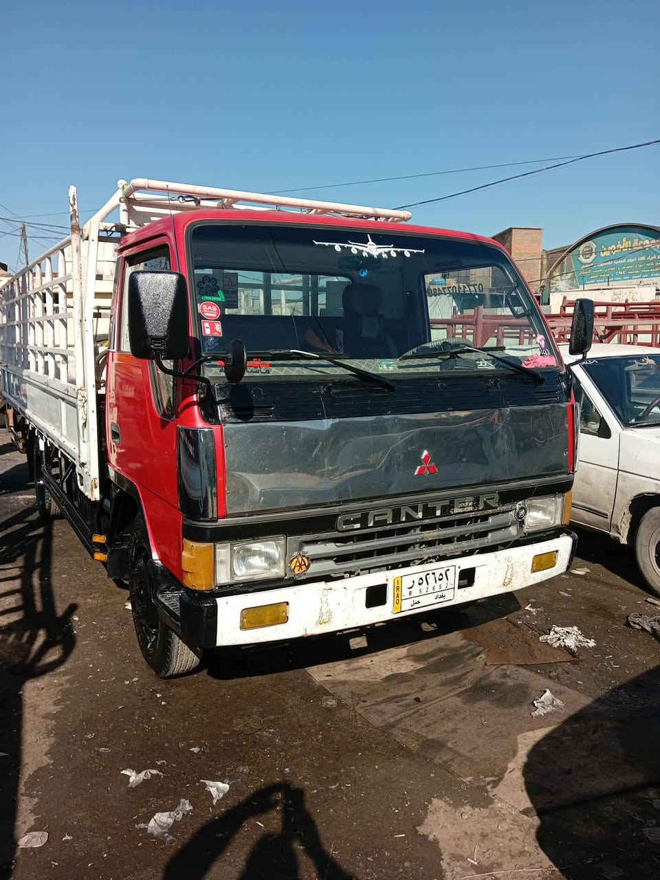 سلام عليكم كنتر عضم موديل 95 رقم بغداد بسمي طويل 5متر محرك 33 حديث مكان بغداد سعر 100 وبيه مجال رقم هاتف ***********
