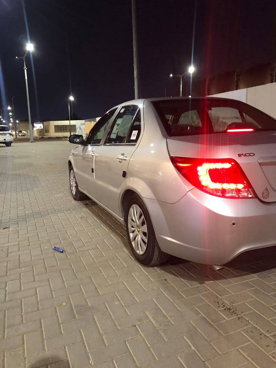 سلام عليكم سمند دنا موديل 2018 رقم واسط السيارة جديده كل نقص ما بيها مكفوله كفاله عامه السعر 65 مكان السياره بالبصرة المعقل رقم ***********
