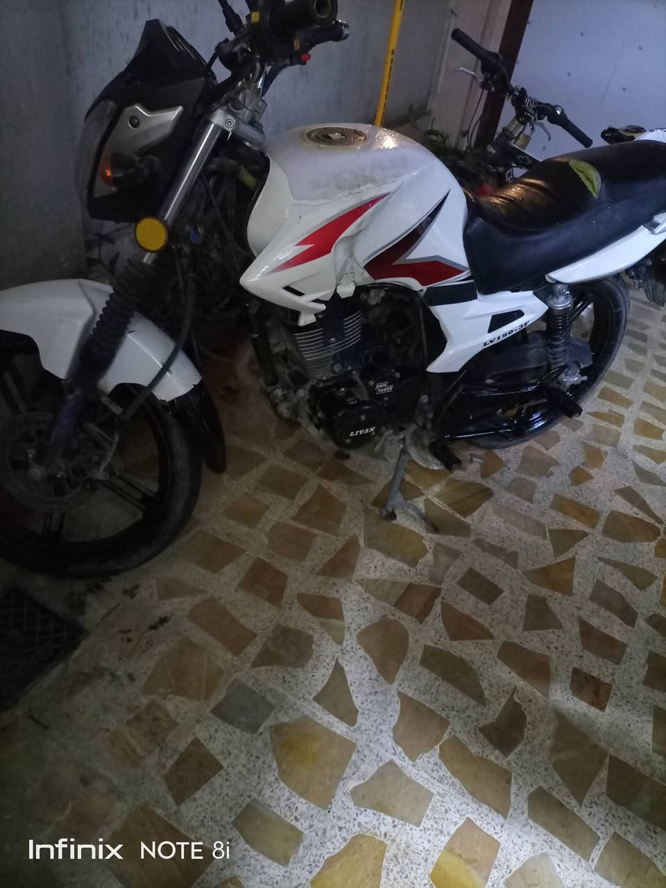 ماطور ليفان 2020 (5گير)(سرعه160) نضيف كلشي شغال /كهربائيات كامل تشغيل عن بعد/ تواير جديدات السعر 600 الف  
***********
***********
