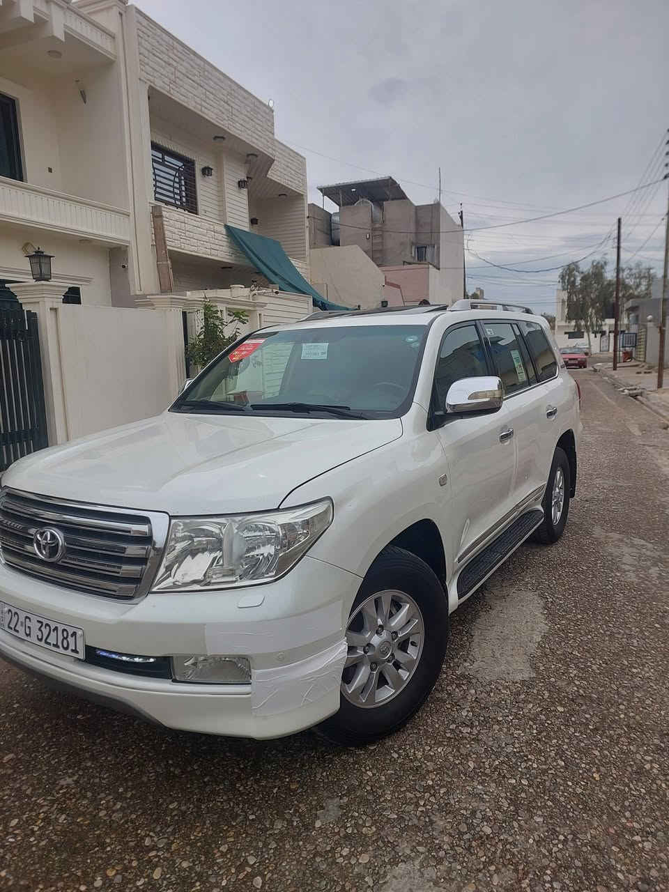 للبيع لاندكروز  سيتينيه فول موصفات سعر ٣٤٠ بيه مجال قليل رقم وسنويه جديد دولي موديل ٢٠١١ بدون صبغ او ضرر حتى دعاميات ما بيه صبغ ماشي ١٧٦ ألف مكان سياره طوز خورماتو ***********
